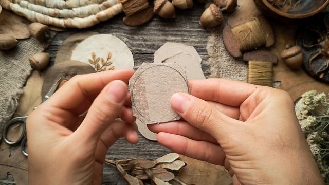 Мастер-класс по миниатюрной вышивке в винтажном стиле. Осенние идеи для творчества. Вышивки-подвеск
