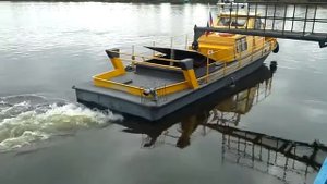 Паром через реку Оку в Дединово Московской области.