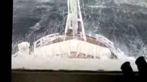 шторм в японском море