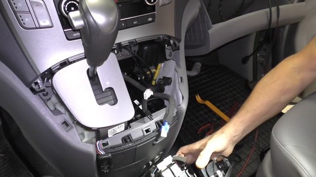 Установка потолочного монитора с Xiaomi Mi TV Stick в Hyundai Grand Starex 4WD