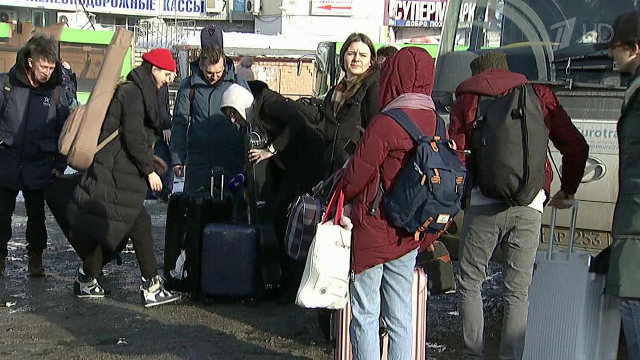 Приедут люди из москвы. Москва люди. Россияне в Китае. Когда Москву закроют на карантин.