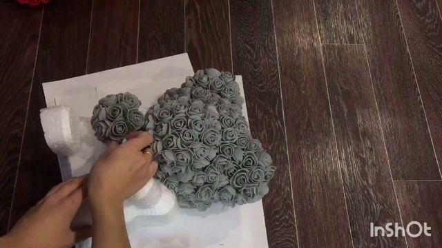 МИШКА ИЗ РОЗ СВОИМИ РУКАМИ!МАСТЕР КЛАСС!КАК БЫСТРО СДЕЛАТЬ МИШКУИЗ РОЗ!