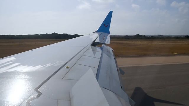 TUI 737MAX HARD landing Mahon Airport смотреть онлайн