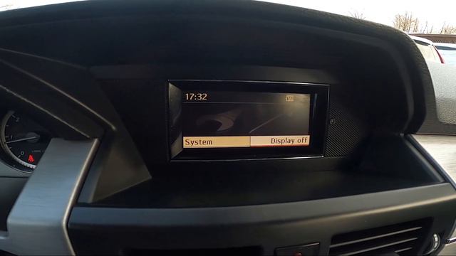 How to Turn Screen Display Off in Mercedes GLK Off-roader  2008  2011   Blank Screen Display