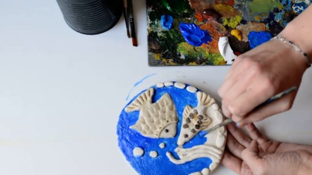 Изготовление панно «Рыбки» из солёного теста. Часть 2. Роспись смотреть онлайн