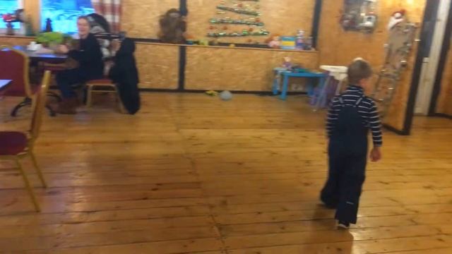 Гуляем всей семьей, в кафе с русской печью смотреть онлайн