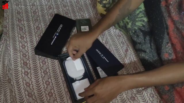 iQoo 9 Legend Unboxing | Snapdragon 888 8th Gen SoC 1 with 12 GB RAM смотреть онлайн