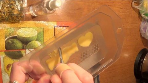 Мыловарение. Медовое мыло с люфой от "Мыльной диковинки".