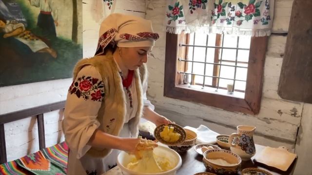 Українська Великодня випічка в селі. Приготували Мазурки в печі. Великдень в Українськлму селі.