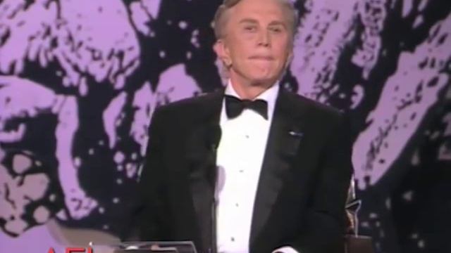 Kirk Douglas Accepts the AFI Life Achievement Award in 1991 смотреть онлайн
