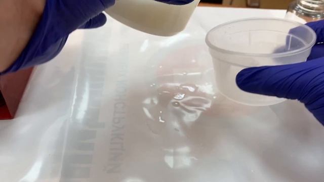 Демонстрация связывания воды низковязкой эластичной полиуретановой смолой Аквидур ЭСЭ