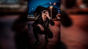 Мужская фотосессия. Мужское позирование. Красивый парень.