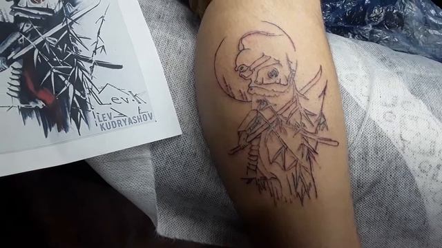 Татуировка самурай на икре. Первый сеанс. Продолжение следует. смотреть онлайн