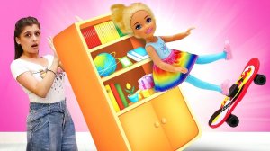 Маленькие Барби навели бардак Кто спасет дом Барби? Смешные видео для девочек про куклы