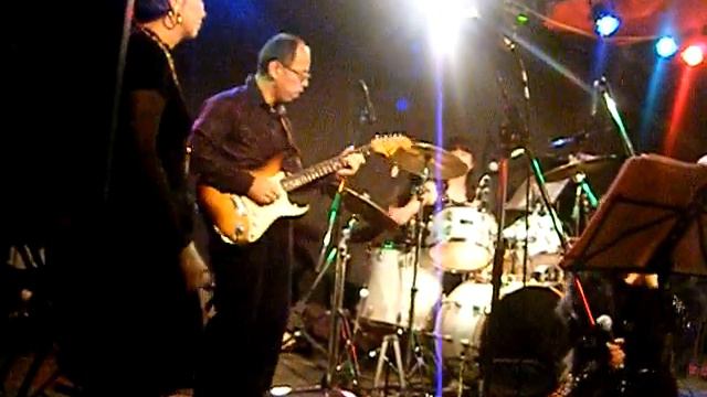 Aoshima plays 1972 Stratocaster смотреть онлайн