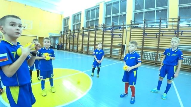 Игры: "Дождик"+"Снежки"= мл (КРАЙНЕ ПОЛЕЗНЫЕ И НА ФУТБОЛЕ ИГРЫ - УСТРАНЯЮТ: ГРУСТЬ/ПЕЧАЛЬ/УСТАЛОСТЬ смотреть онлайн