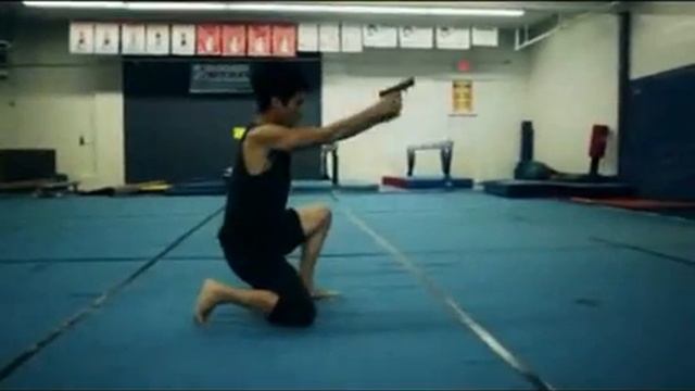 Классные трюки с пистолетом смотреть онлайн