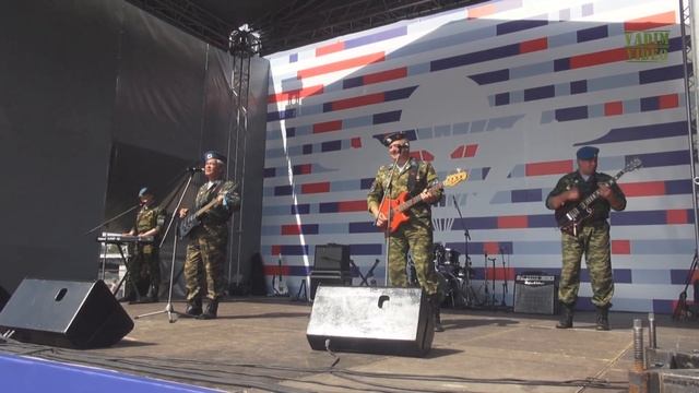 Ансамбль "ГОЛУБЫЕ БЕРЕТЫ" Знамя гвардейского полка. смотреть онлайн