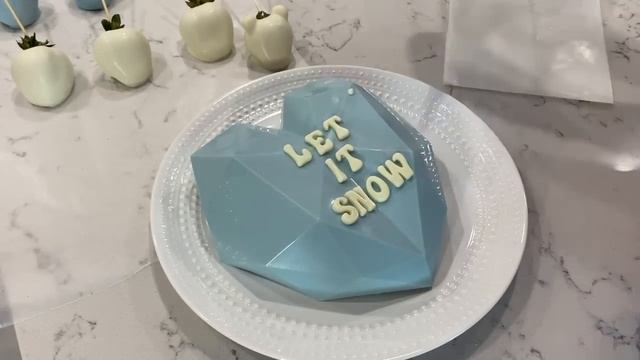 Christmas Winter Wonderland Chocolate Covered Strawberries смотреть онлайн