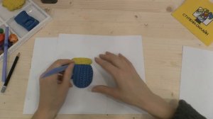 Видео Урок №36. Варежка из пластилина. Как слепить настоящую варежку своими руками!