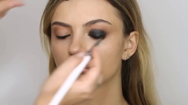 Новогодний макияж. Смоки на коллекции Estee Lauder от Виктории Бекхэм смотреть онлайн