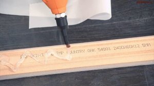 Установка плинтуса к плитке LVT Moduleo