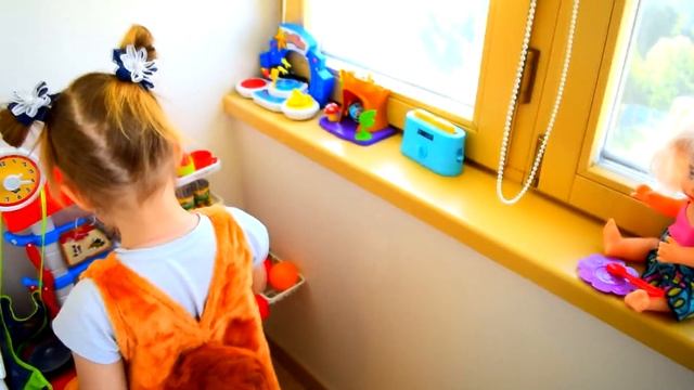 Варвара Играет!Любимая Кукла Бэби Элайв Кушает Вкусную Еду и Ложиться Спать в Коляске! смотреть онлайн