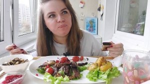 Мукбанг стейки, картошка, шампиньоны | Под ваши истории #мукбанг #фудблогер