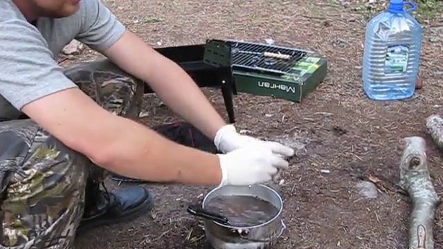 чистит рыбу смотреть онлайн