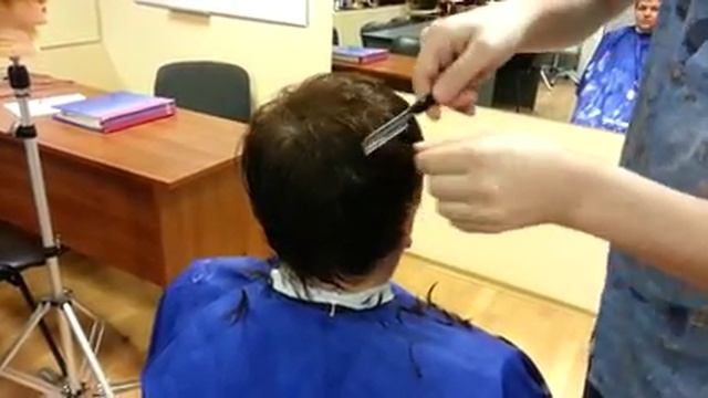 Короткая женская стрижка бритвой