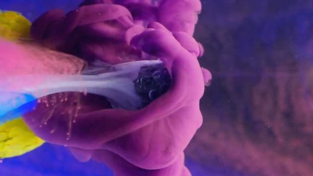 Видео от которого невозможно оторваться. Краски в воде. (слоу мо) смотреть онлайн