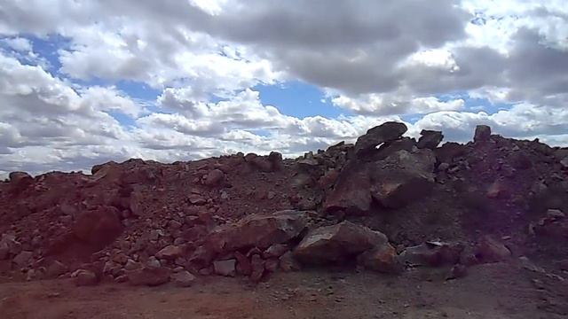 Дорогу на водокачку Коунрада завалили горой из камней, но я перебрался через эту преграду