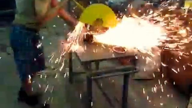 Маятниковый абразивно отрезной дисковый станок СОМ-400Б смотреть онлайн