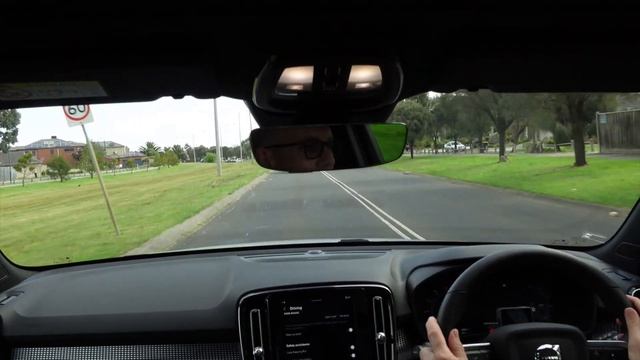 Volvo XC40 Recharge Pilot Assist VS Tesla Autopilot | Word: baffling! смотреть онлайн