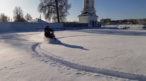 снегоход с гусеницей муравей