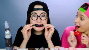 Розовая Еда или Черная? Розово-Черный Челлендж от Пико Поки