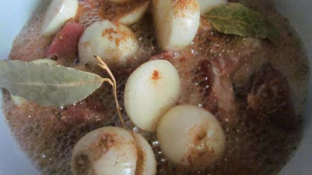 Шашлык на пиве с соусом из свежего помидора