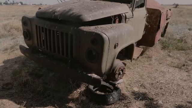 Заброшенная сельхозтехника под открытым небом