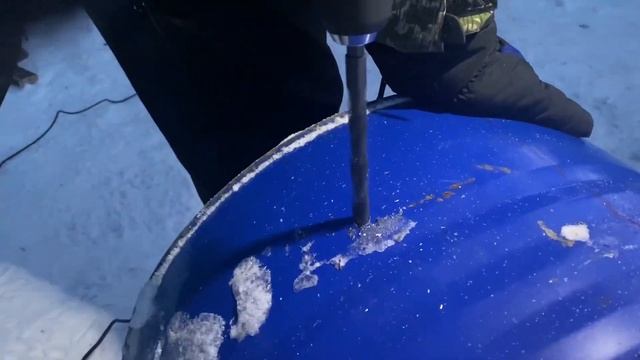 В -18 строим ДОМ ИЗ ПЛЕНКИ в лесу (часть 2) смотреть онлайн