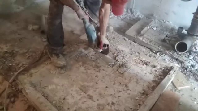 Демонтаж сантехкабины.