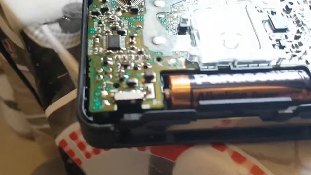 Принцип замены пасика плеера Panasonic RQ-SW88V с указанием точек распайки на основной плате смотреть онлайн