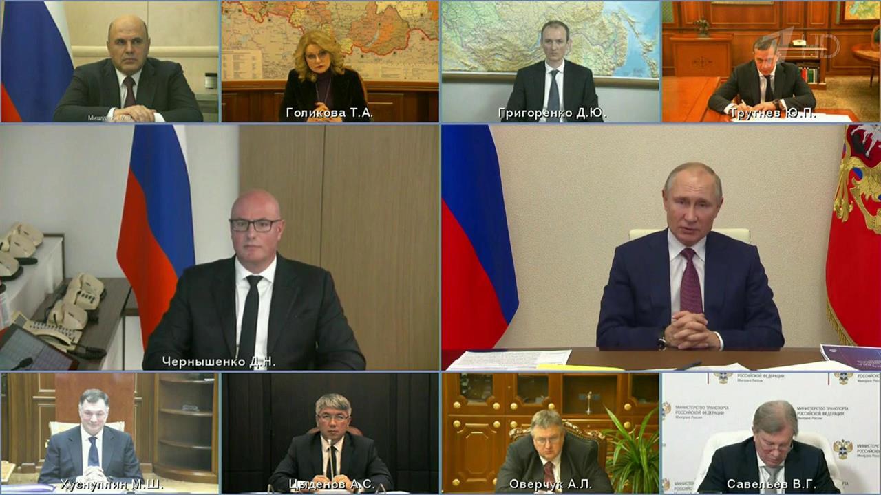 Владимир Путин поручил начать массовую вакцинацию и обсудил эффективность вакцин с министрами
