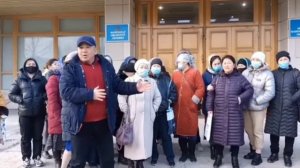 Женщины пришли в акимат с требованием приватизации арендного жилья