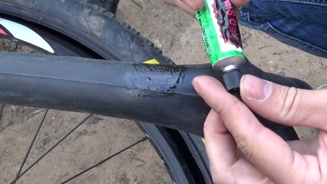 Клеим камеру. Самый простой способ починить прокол. Как заклеить камеру велосипеда? смотреть онлайн