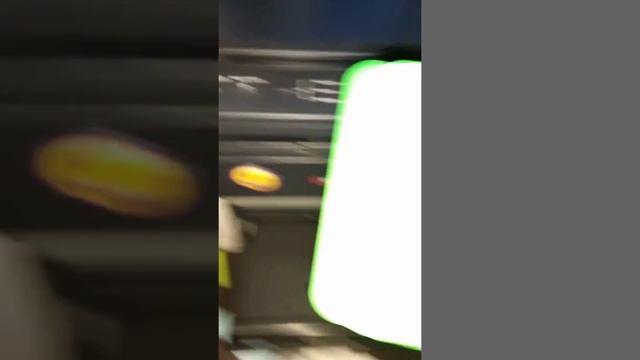 Открываем упаковку Микра с наушниками смотреть онлайн