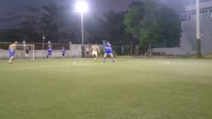 Vi mot niem dam me voi trai bong (Doi bong 4S)