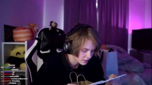 Дипинс распаковывает посылки от подписчиков