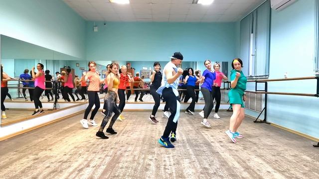 Танцевальная тренировка, зумба, zumba, групповая тренировка