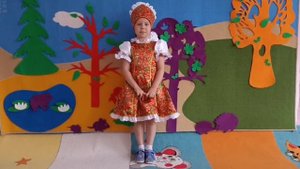 Уланова Лада (4 года) читает стихотворение Светланы Жачук  "Я люблю тебя Россия, Родина моя"