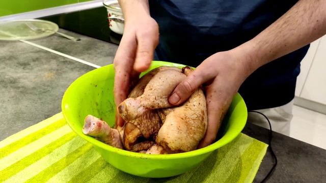 Как запечь курицу целиком . Сочная курица в духовке